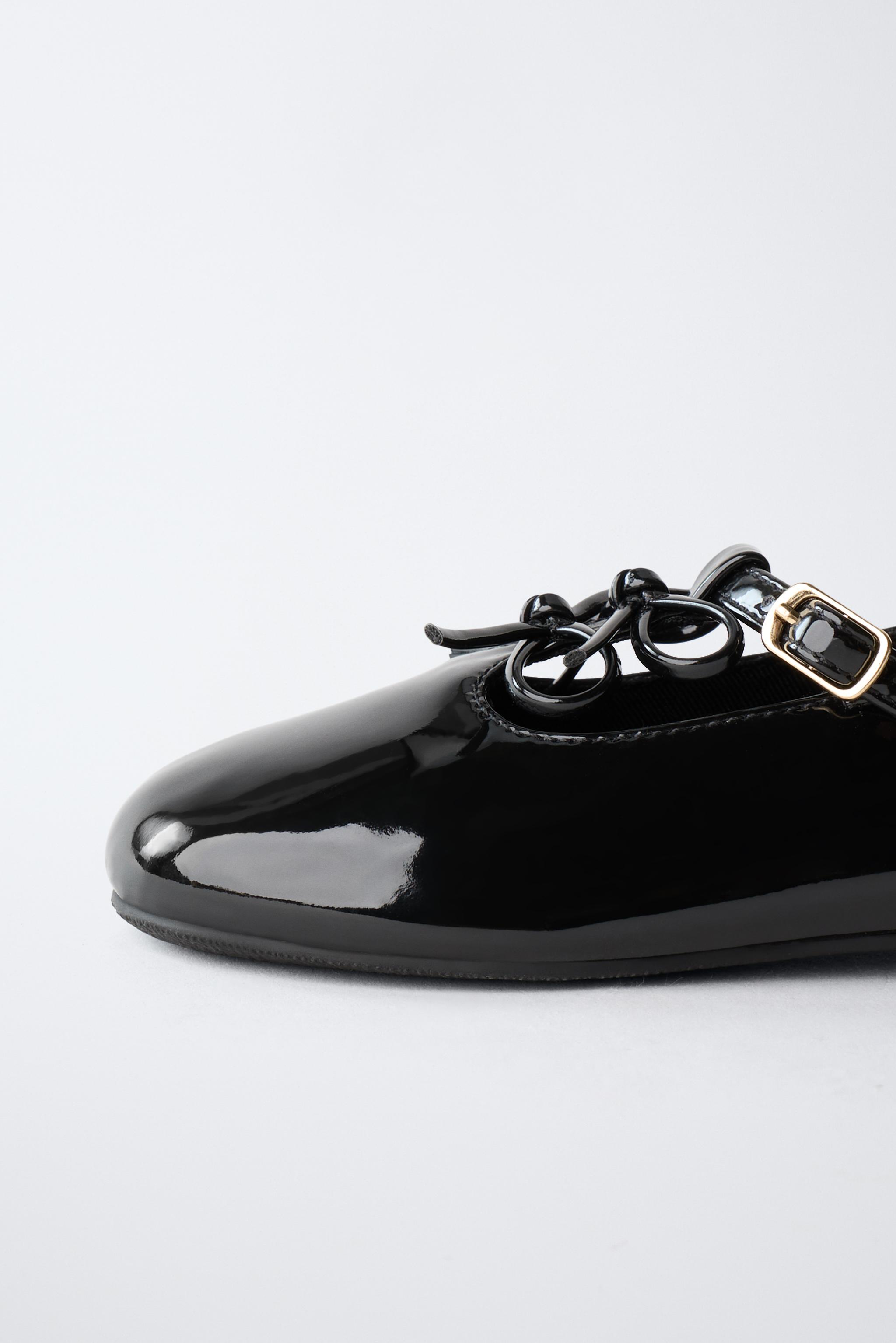 PATENT LEATHER BALLET FLATS WITH BOWS